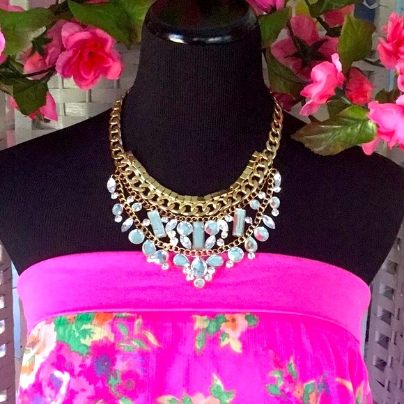 💖💎 Clear Rhinestone & Gold colored Bib Statement Necklace  🌸GUC🌸  💎💖 - Picture 3 of 16